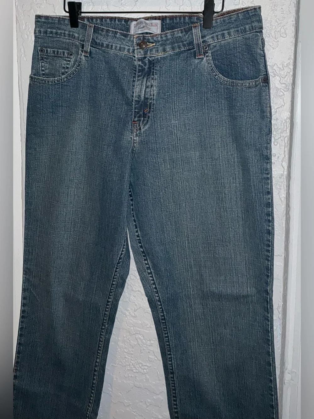Levi Strauss Mid Rise Straight-Leg Jeans in Dark Blue